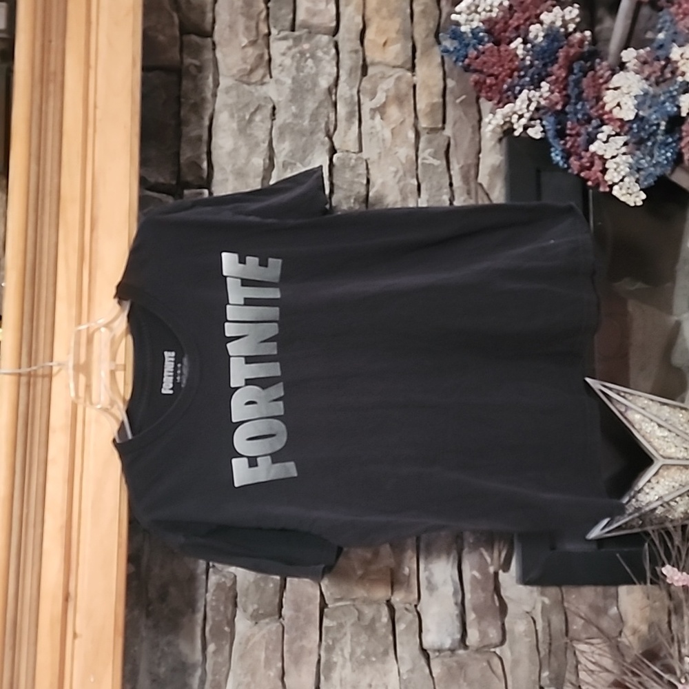 SALE⚡️FORTNITE TEE SZ L